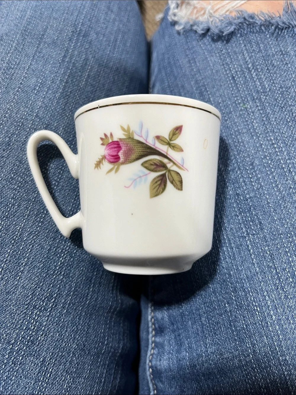 White Porcelain Rosebud Accent Cup - Classic Floral Design demitasse